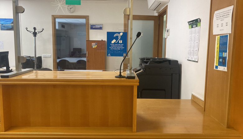 Sanidad facilita la comunicación con pacientes con discapacidad auditiva con bucles de inducción magnética