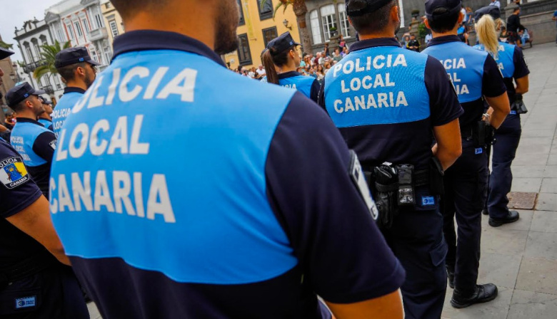 El Ayuntamiento de Las Palmas de Gran Canaria reconoce la trayectoria y el compromiso de 22 personas con las medallas al mérito policial de 2026