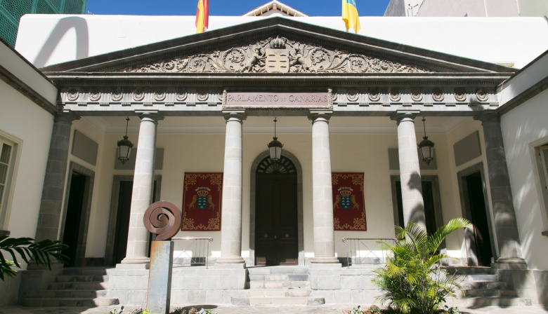 El Parlamento de Canarias presenta el miércoles la restauración del óleo histórico del Salón de Plenos