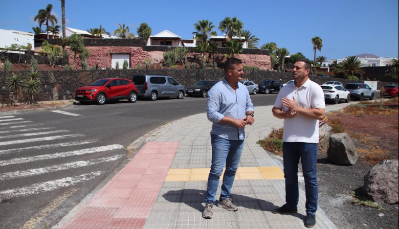 Yaiza inicia el asfaltado en Las Coloradas invirtiendo un millón de euros