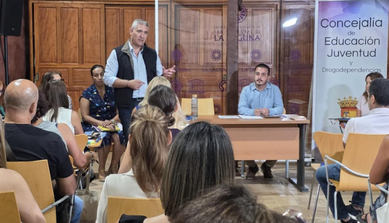 La Laguna estrecha el diálogo con centros educativos y familias para coordinar el nuevo curso