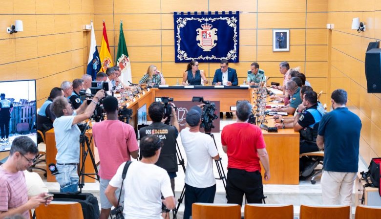 Las administraciones se unen para reforzar la vigilancia y acotar la presión sobre el territorio de Fuerteventura