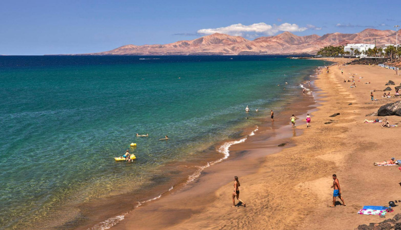 El Cabildo acerca el reciclaje a las playas de Lanzarote con actividades para aprender a reciclar en familia