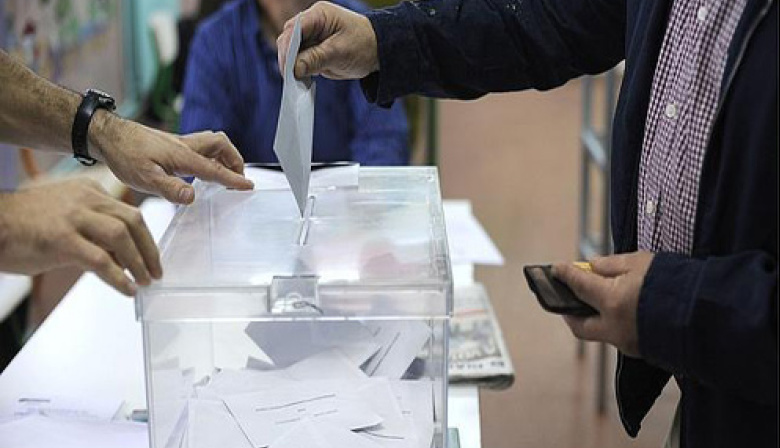 Los ciudadanos de la Unión Europea podrán votar en las elecciones municipales si manifiestan su voluntad de ejercer ese derecho en España