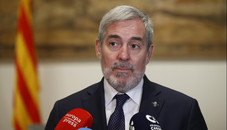 El Ejecutivo regional muestra su preocupación por el "brote migratorio" que padece Canarias y por la "ausencia" de reacción del Gobierno de España