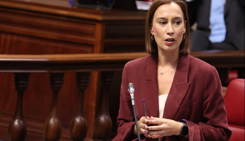 Fierro acusa al Gobierno de “desatender” a las familias canarias: “El 45,4% de las personas que viven de alquiler están en riesgo de pobreza y tres años después no hay solución”