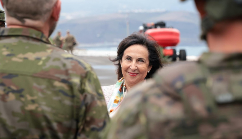 Margarita Robles destaca el "papel clave" de la Brigada 'Canarias' XVI en Ceuta y en las misiones internacionales
