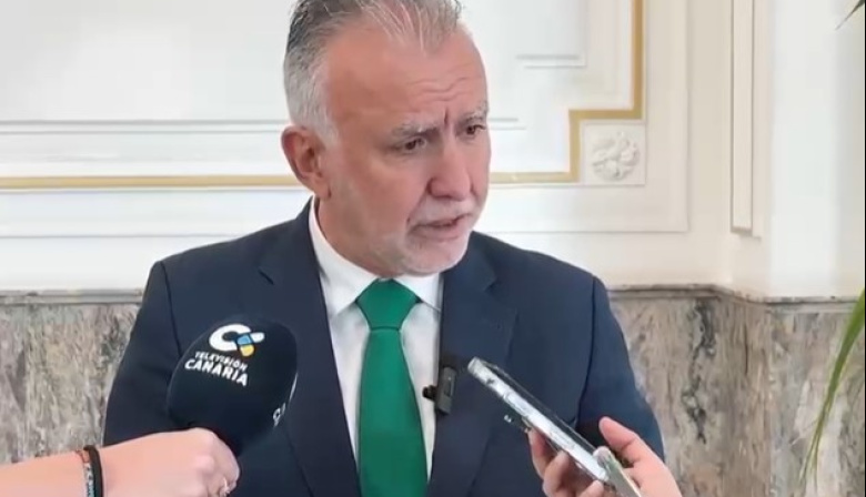 Torres anuncia que los vuelos entre La Palma, La Gomera y El Hierro serán declarados de servicio público