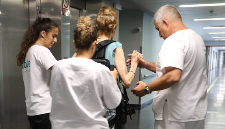 El Hospital Dr. Molina Orosa (Lanzarote) incorpora un exoesqueleto robótico para la rehabilitación de pacientes