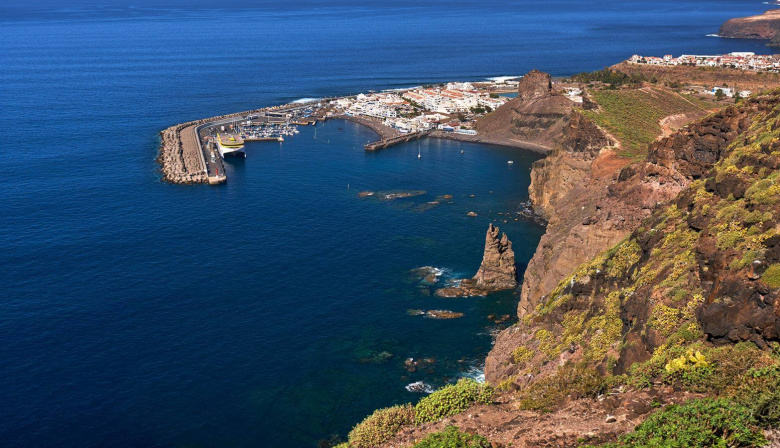 El número de pasajeros que utilizaron los puertos de Canarias en septiembre baja un 4,4%