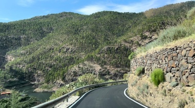 Gáldar asfalta más de un kilómetro en la carretera de Barranco Hondo de Abajo