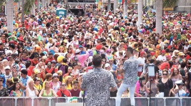 Santa Cruz recibe a más de 30 artistas en el Domingo Carnaval de Día