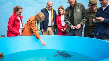 S.M. la Reina Doña Sofía visita el Centro de Recuperación de Fauna Silvestre ‘La Tahonilla’ y participa en una suelta de tortugas