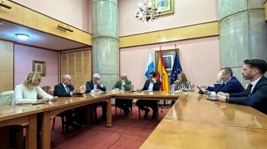 Los Cabildos analizan la operatividad del Puerto de Los Cristianos