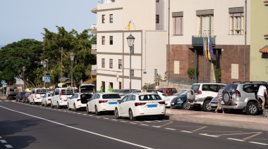 El Cabildo de La Gomera pone en marcha un estudio para analizar el servicio y consumo de taxi en la isla