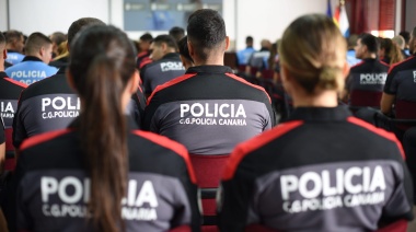 La Consejería de Presidencia forma a la Policía Canaria para atender a la población inmigrante