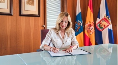 Rosa Dávila firma el decreto de la declaración de emergencia hídrica que permitirá la producción de 27.000 metros cúbicos de agua al día