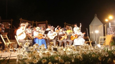 Támbara celebra su vigésimo Baile de Candil en La Orotava