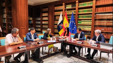 Marichal asiste con la PALT al Parlamento para solicitar al GobCan una Ley de Turismo “socialmente sostenible para Canarias”