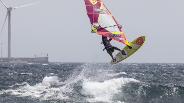 La élite del windsurf mundial se da cita en la playa grancanaria de Pozo Izquierdo