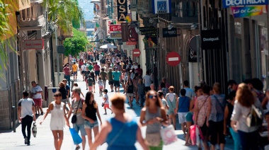 Los comercios de la calle de La Rosa en Santa Cruz aumentan su límite de canje con el Bono Consumo