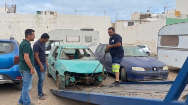 La Oliva continúa con la campaña de retirada de vehículos abandonados