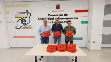El Gobierno de Canarias cede nuevos dispositivos de rescate para evitar ahogamientos en Lanzarote