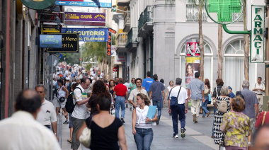 Canarias gana 15.301 habitantes en el último año y supera los 2,2 millones