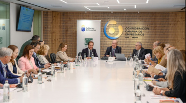 Transición reúne a empresarios de las islas para informar sobre las ayudas al autoconsumo y la descarbonización