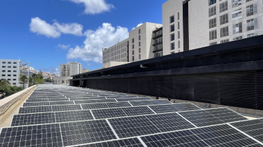 El Insular Materno-Infantil avanza en su estrategia ambiental con la instalación de paneles solares