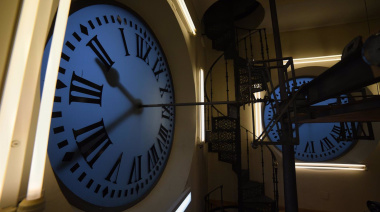 El reloj de la Puerta del Sol activa el 'modo canario' y se retrasará este viernes una hora como muestra de hermandad por el Día de Canarias