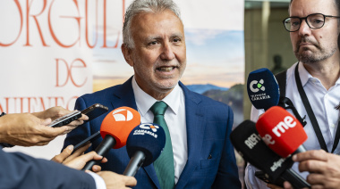 Torres aboga por buscar soluciones y poner "menos dificultades" para la distribución de los menores migrantes