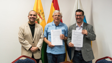 La colección de la Biblioteca de Arucas se incrementa con la donación de la biblioteca particular de Ramón Díaz Hernández