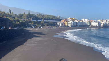 'Stop vertidos al mar' ve una "buena noticia" la reapertura de Playa Jardín pero avisa de que hay "tareas pendientes"