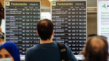 Los aeropuertos canarios tienen previsto operar 4.907 vuelos este fin de semana, primera operación salida del verano