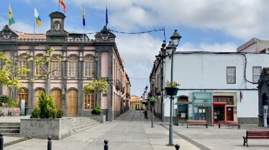 Arucas avanza en eficiencia energética renovando la instalación de aire acondicionado y aportando nuevo mobiliario a los locales municipales