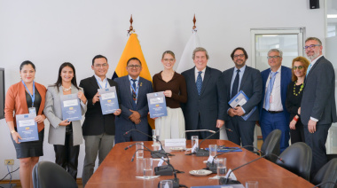 Gabriel Mato destaca el compromiso democrático de Ecuador y propone medidas para reforzar su sistema electoral