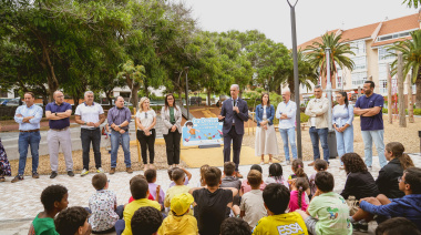 La plaza Poeta Miguel Hernández de La Orotava estrena nuevo parque infantil