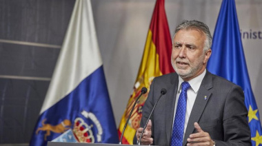 Ángel Víctor Torres acusa a Isabel Díaz Ayuso de "oportunista e insolidaria" por negarse a acoger menores migrantes