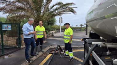 El Ayuntamiento de La Laguna refuerza la limpieza integral de la costa en Punta del Hidalgo dentro del operativo estival