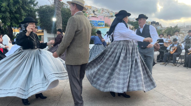 El barrio de San Roque comienza sus fiestas patronales con la lectura del pregón y una actuación folclórica