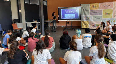 El Ayuntamiento de Las Palmas de Gran Canaria conmemora el Día Internacional de la Juventud con baile y actividades acuáticas