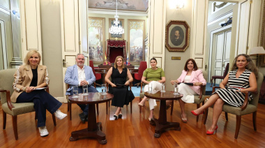Astrid Pérez impulsa el debate político sobre la crisis del agua en Canarias en la segunda entrega del Videopodcast “Parlamento Abierto”