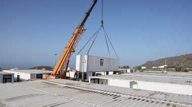 El Gobierno continúa en Los Llanos la retirada de las casas provisionales y levanta los primeros contenedores