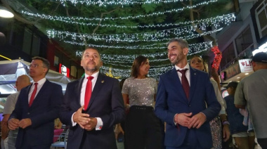 Santa Cruz trabaja en la actualidad en la instalación del alumbrado navideño de 2025