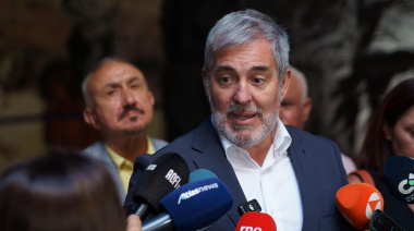 Clavijo pide máxima celeridad en el reparto de menores tras solicitar la contingencia migratoria extraordinaria