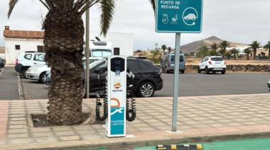 El Cabildo de Fuerteventura pone en marcha los primeros cinco puntos de recarga pública para vehículos eléctricos, dentro del proyecto de instalación de 15 cargadores de 22 kW