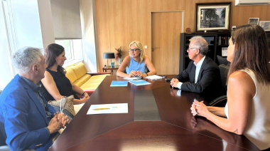 Monzón mantiene sendas reuniones con los Colegios Oficiales de Enfermería y de Psicología de Las Palmas