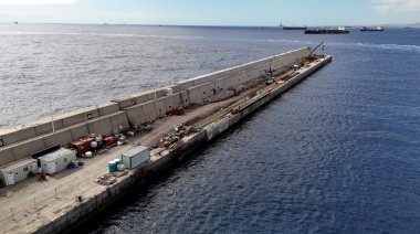 Finaliza la construcción del espaldón en la 4ª fase del Dique de La Esfinge