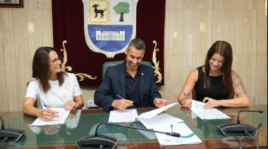 Cabildo de Fuerteventura y Ayuntamiento de La Oliva impulsan el sector comercial del municipio a través de un convenio